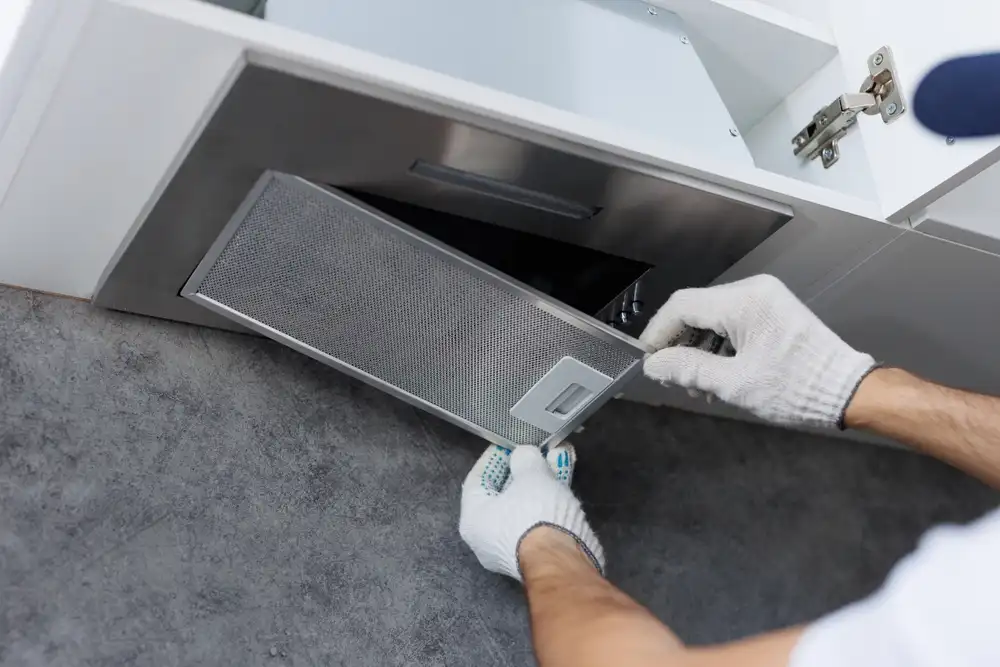 Prueba nuestro vinagre Con este método, limpiar campana extractora con vinagre se resume en cuatro gestos remojo caliente, cepillado suave, aclarado y secado. Una rutina mensual mantiene el caudal, el brillo y elimina olores sin complicarte. Si buscas un resultado constante, prueba Powervin, nuestro vinagre de limpieza de pureza y concentración controladas para filtros, interior y frontal. Rinde más, evita halos y deja un acabado limpio que se nota. ¿Quieres empezar hoy mismo Prueba nuestro vinagre y convierte una tarea pesada en un hábito rápido y eficaz.